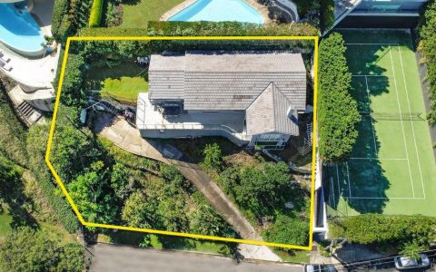 沃克卢斯的房子以2600万元的价格出售，比两年前多出1500万元，而且他们没有对它做任何处理
