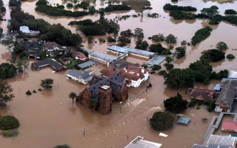 受水灾影响的房主被警告在抢修时要注意可疑的商人