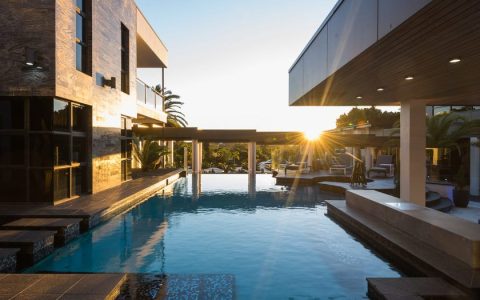 痴迷于房地产的澳大利亚人梦想着奢华、生活方式、空间和巨型豪宅