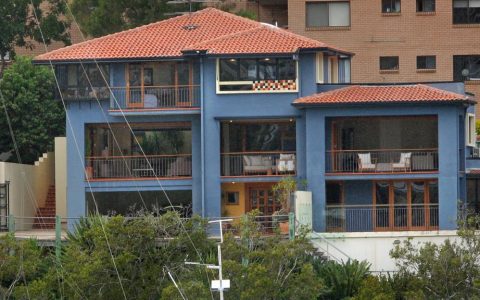 杜利以接近900万澳元的价格出售河边的房屋，这是本周昆州最大的一笔销售