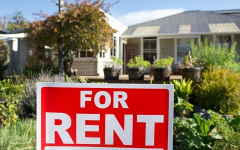 租赁危机低收入家庭首当其冲，每周400元以下的房产价格创新低房产跟踪