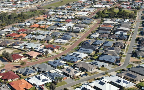 随着利率的再次上升，澳大利亚的平均房产价格正在下降以下是全国范围内房价的急剧下降情况