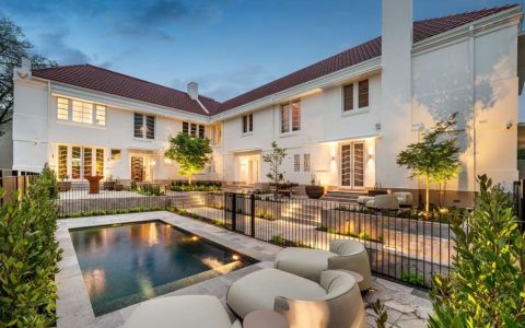 南亚拉两座豪华豪宅待价而沽，价格有望超过1500万元